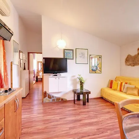 Apartman Schoene Mit Aussenpool, Klimaanlage, Wlan, Bbq Und Toller Aussenterrasse *