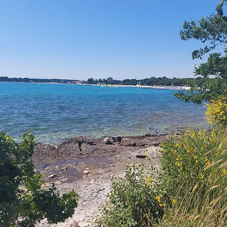 Apartman Schoene Mit Aussenpool, Klimaanlage, Wlan, Bbq Und Toller Aussenterrasse