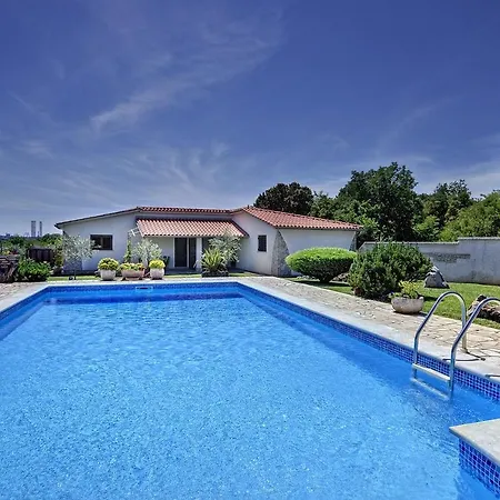 Schoene Mit Aussenpool, Klimaanlage, Wlan, Bbq Und Toller Aussenterrasse Διαμέρισμα *