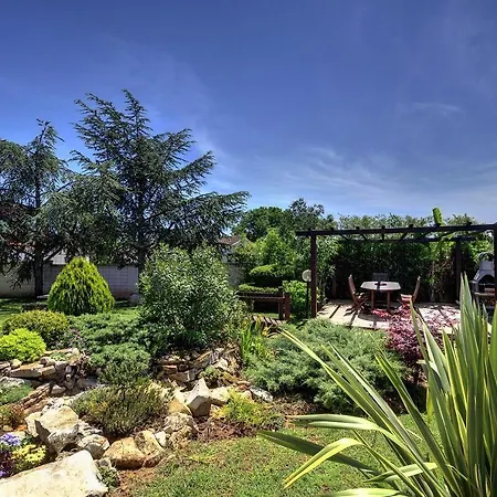 Schoene Mit Aussenpool, Klimaanlage, Wlan, Bbq Und Toller Aussenterrasse * Πούλα