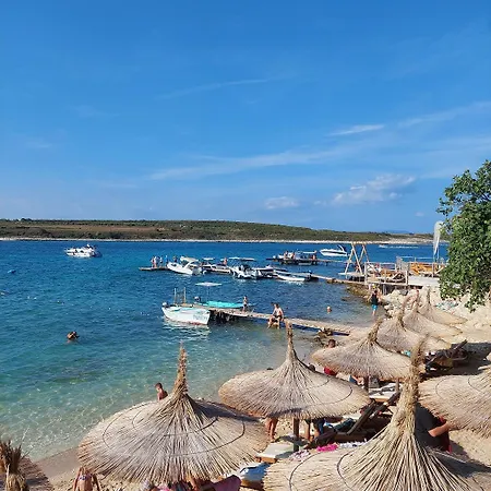 Schoene Mit Aussenpool, Klimaanlage, Wlan, Bbq Und Toller Aussenterrasse Πούλα